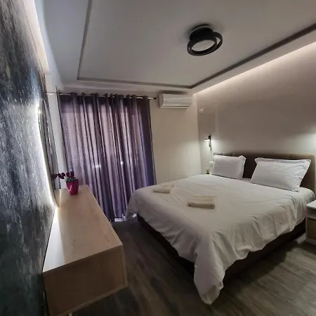 Lovely New Near Tirana's Artificial * 地拉那